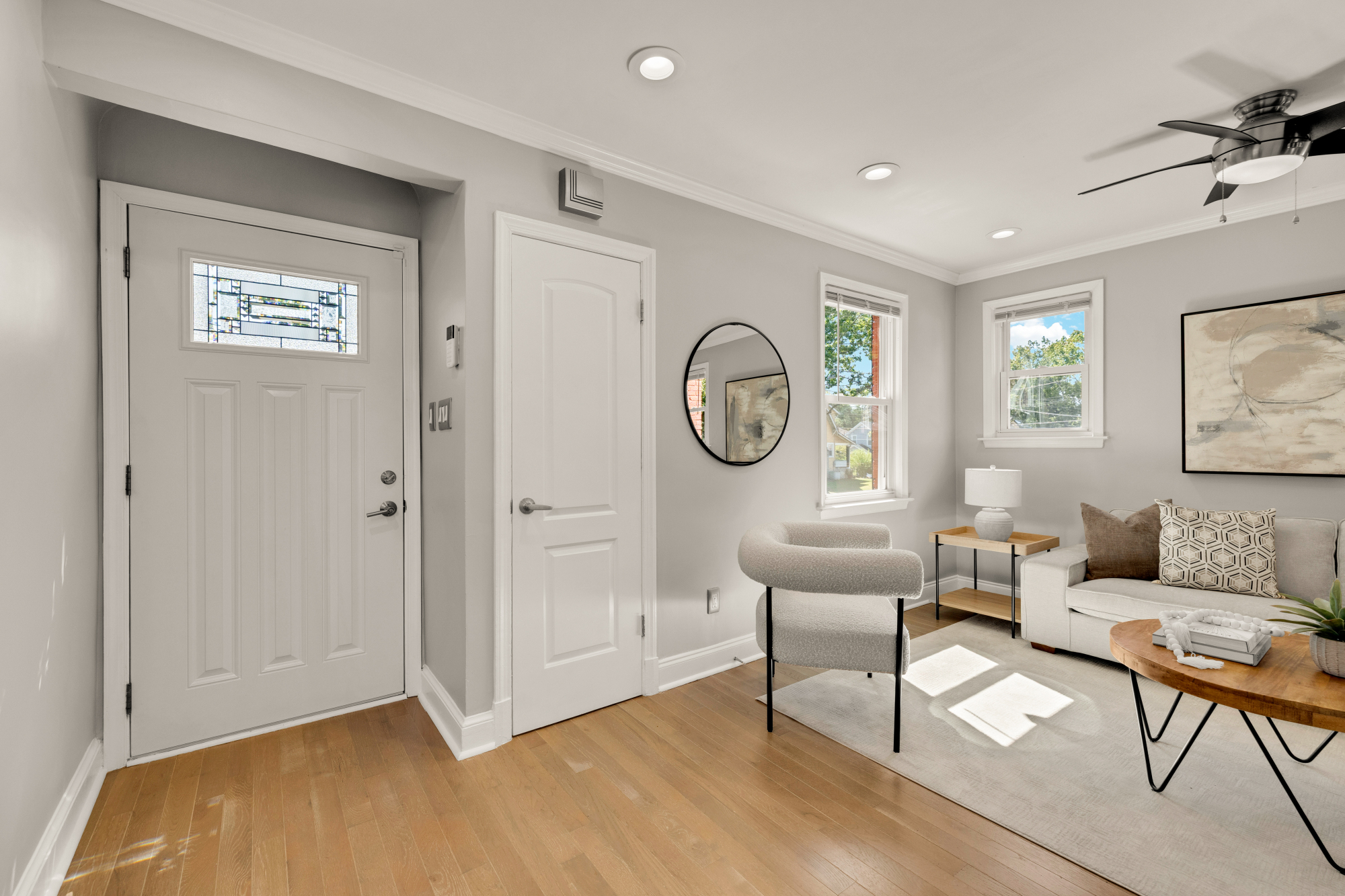 2414 Perry Street NE_Entry
